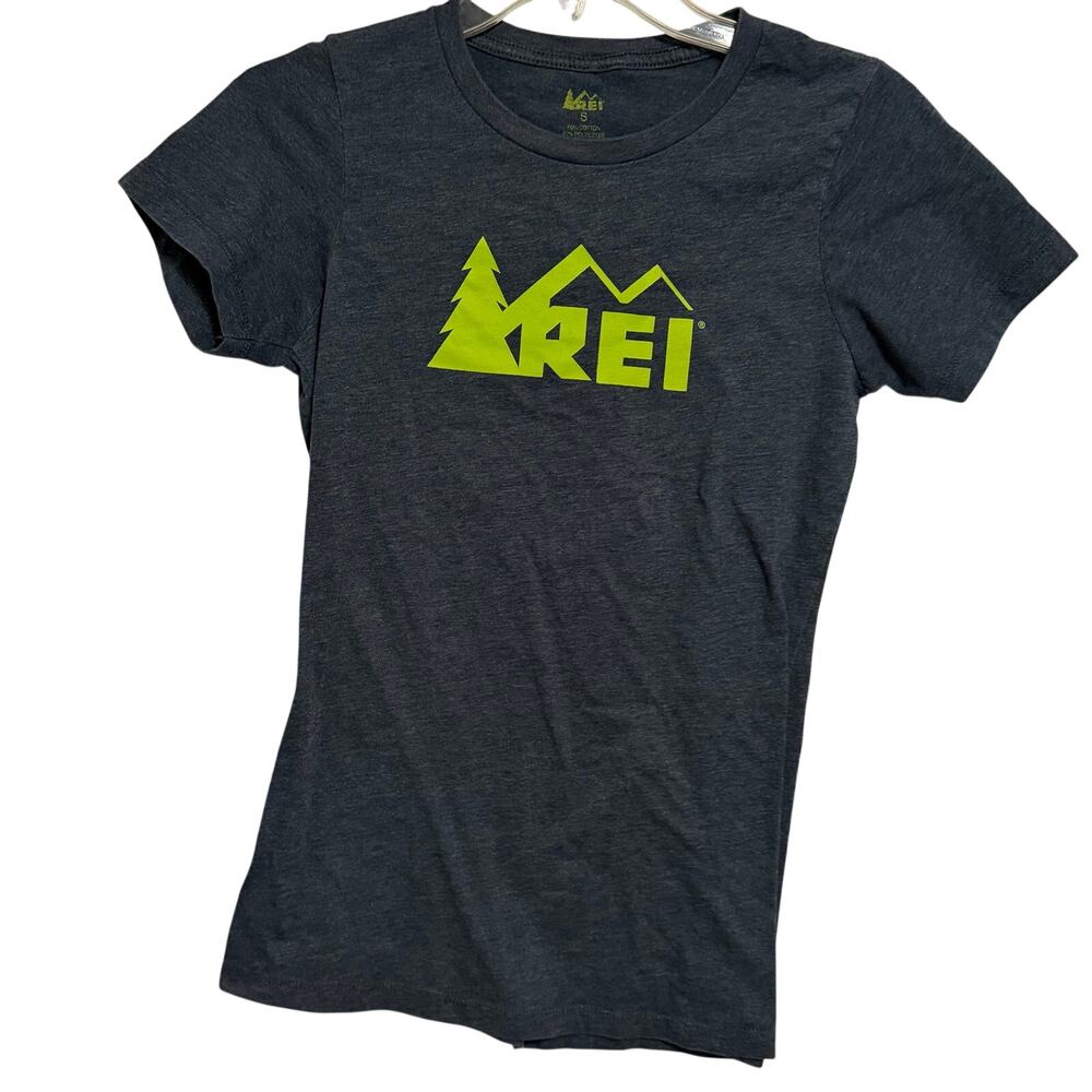 REI gray fitted top w bright text sz S activewear t shirt hiking workouts
